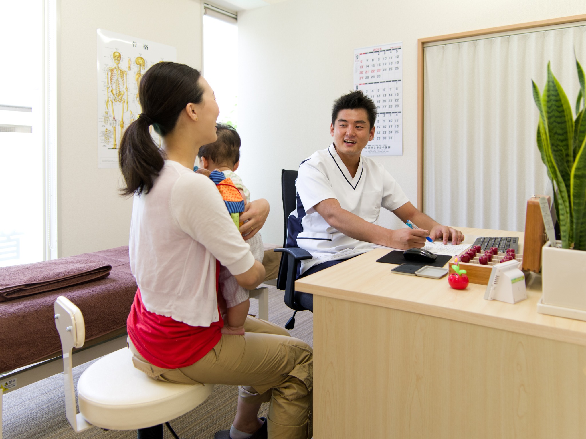 院長が患者様のお話を伺う相談風景